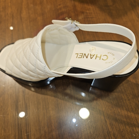 Chanel sneak peak - Picture 2 of 3